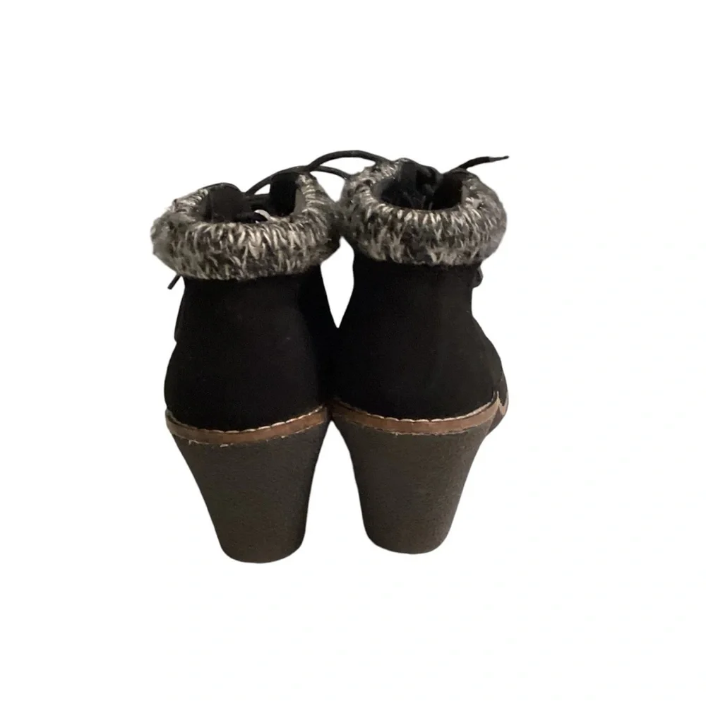 White Mountain Lilac size 7  Black Lace Up Wedge Sweater Cuff Ankle‎ Boots